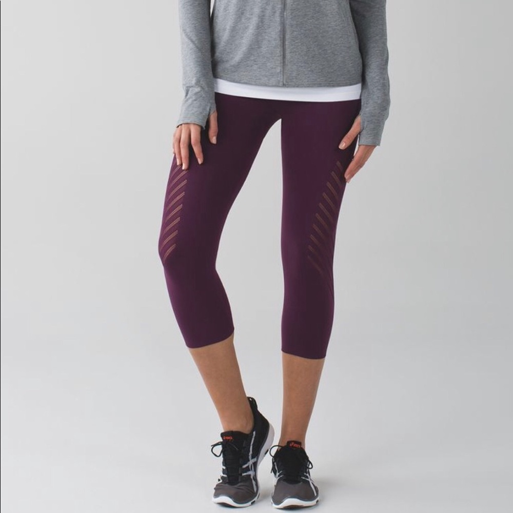 GUC Lululemon Enlighten Crop Sz 4